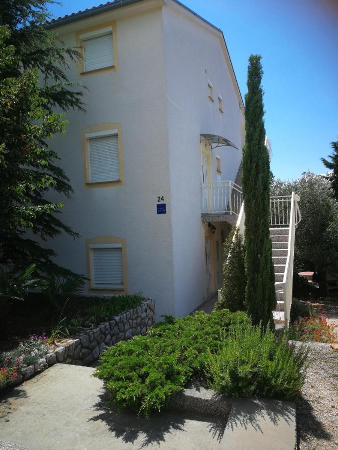 Apartments With A Parking Space Novi Vinodolski - 15823 Esterno foto