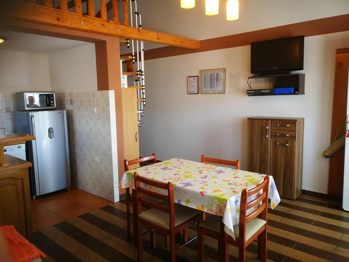 Apartments With A Parking Space Novi Vinodolski - 15823 Esterno foto